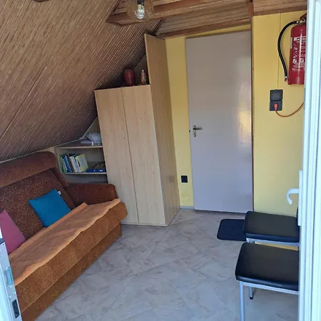 Pink Tulip House アパート シオーフォク